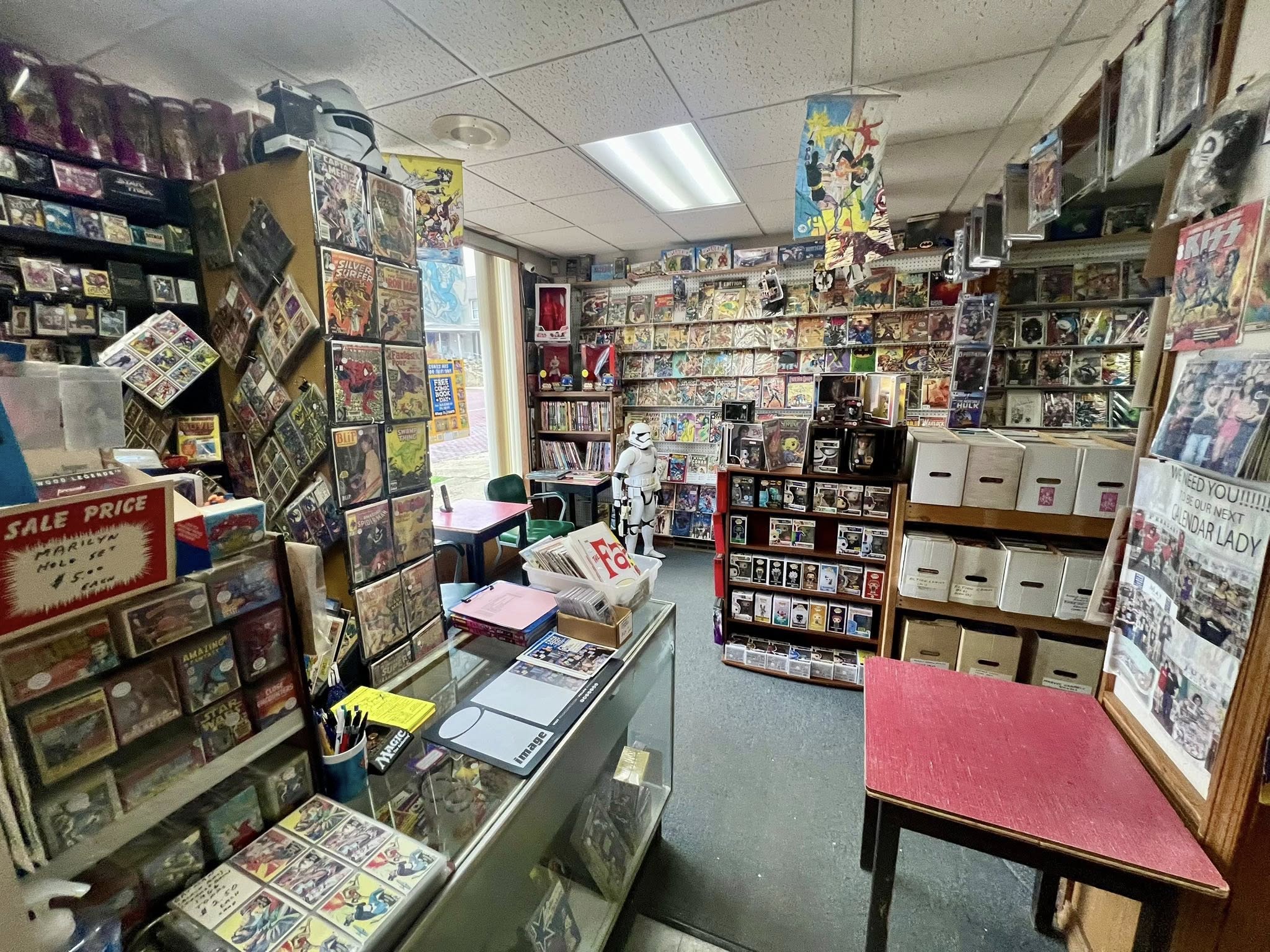 Comics Cards & Collectibles